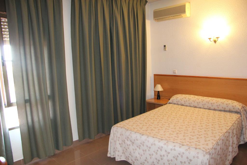 Hostal Cazalegas Extérieur photo