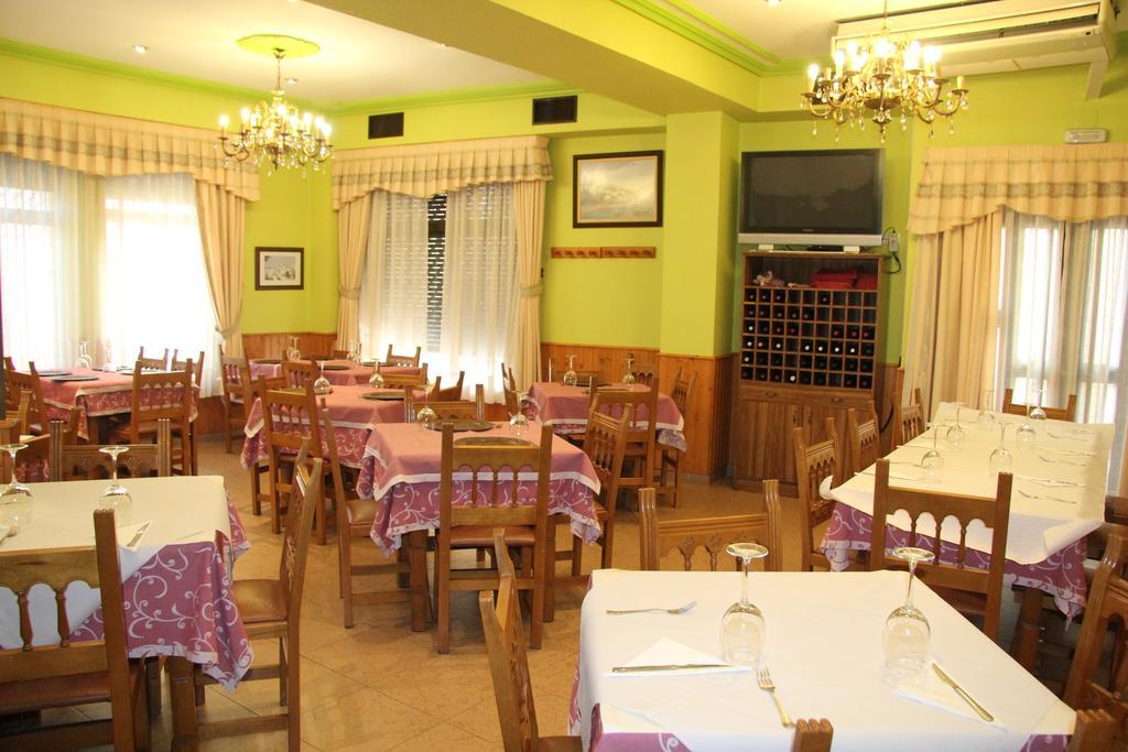 Hostal Cazalegas Extérieur photo
